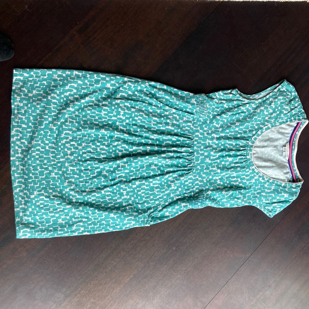 Boden Size 8 knee length dress with pockets!
